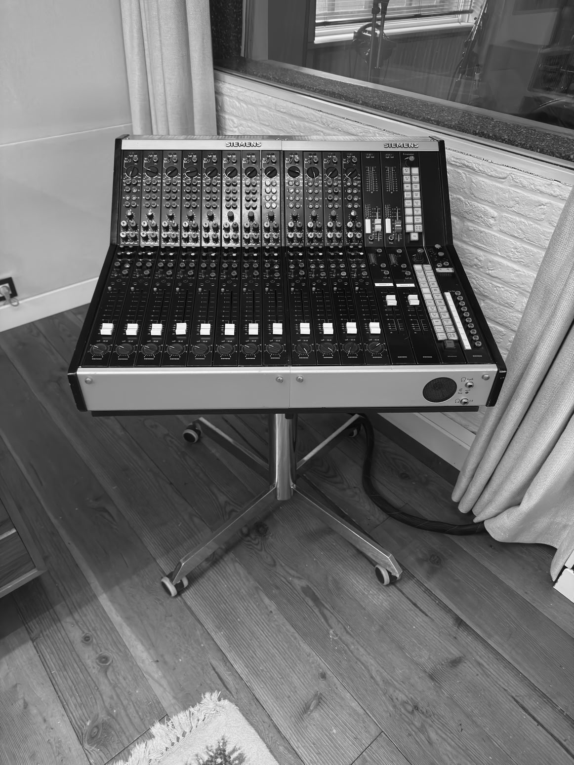 Siemens C4 mixing console